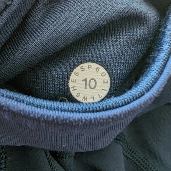 Lululemon All the Right Places 7/8 length - Picture 2 of 4